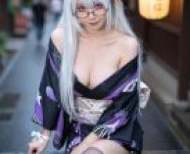 ZIT TRY01，身穿日本服裝的女子看向鏡頭。