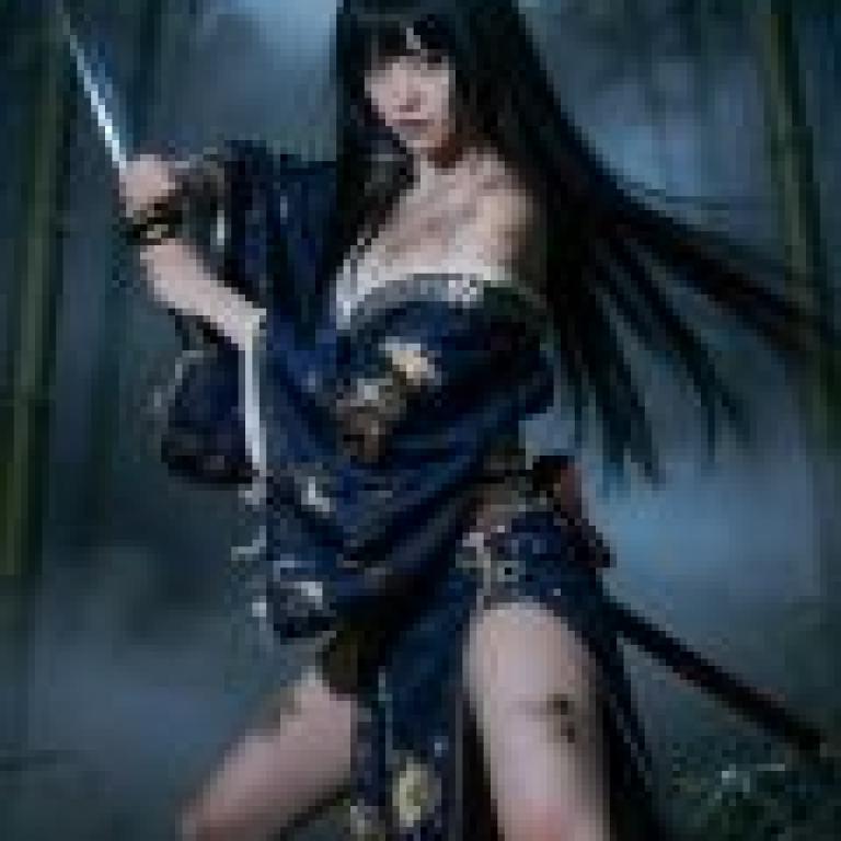 古代日本女刺客，女孩手中拿著劍。