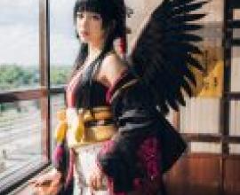 女天狗（傳統）、生死圖、一個女孩站在敞開的窗戶裡，長著鷹的翅膀。