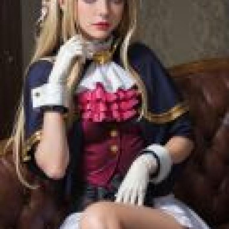 Mahoutsukai Reimeiki Roux，Girl with blonde hair in pink earrings.