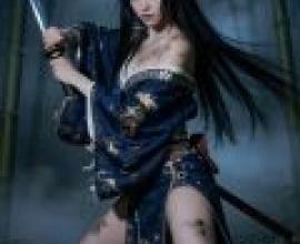 古代日本女刺客，女孩手中拿著劍。