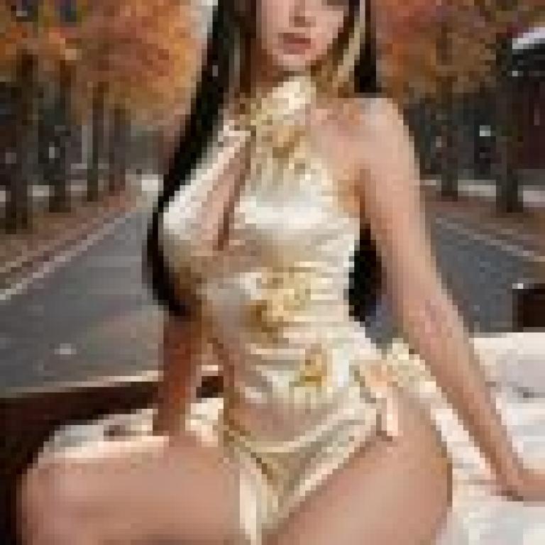 女孩們，一位穿著金色睡衣的女士。