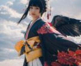 Nyotengu Traditional，Dead or Alive，The woman is wearing red flowers in her hair.