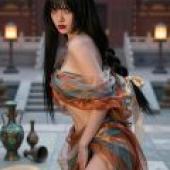 風格測試：身著傳統服飾的女子手持花瓶和扇子擺姿勢拍照。