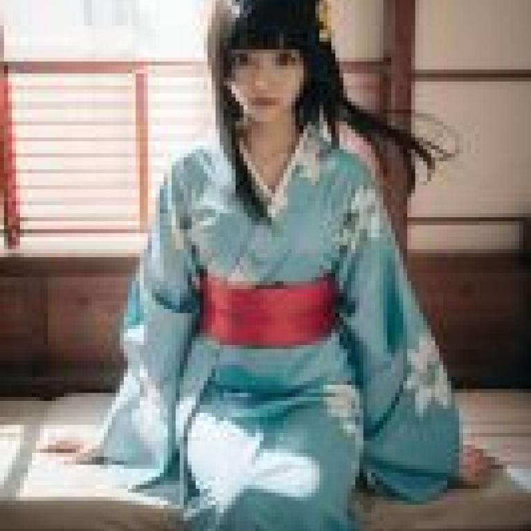 Araragi Tsukihi， Monogatari Series，A young girl sitting on a bench in Japan.