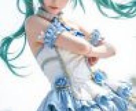 Hatsune Miku，A girl with blue hair and a blue dress.