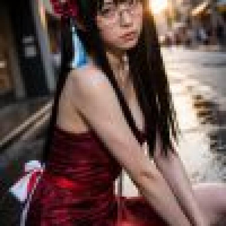 Street photography，A girl in glasses and red dress.