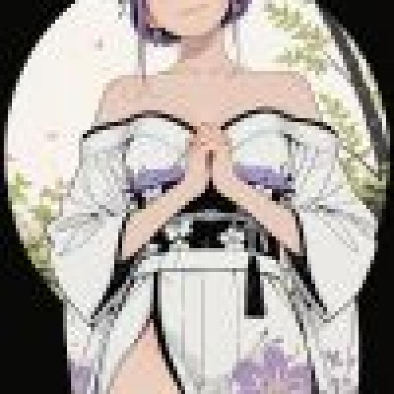 和服，一位身穿白色和紫色連身裙，腰間繫著黑色腰帶的女子。