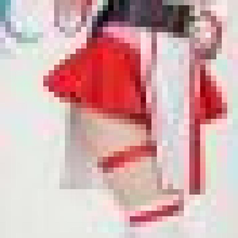 女孩，身穿動漫服飾、藍頭髮的女孩。