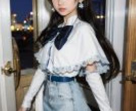 手機桌布，雪城穗乃香 (Honoka Yukishiro)，寫實，一名女孩為《WET》雜誌的封面擺姿勢，頭髮上戴著蝴蝶結。