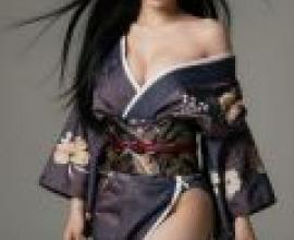 日本老宅幽靈，一位模特兒穿著和服。