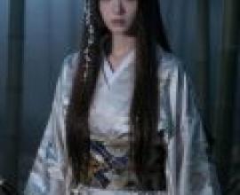 The journey to escort the princess，A woman wearing a kimono and holding a sword.