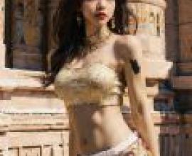 Egyptian Goddess，Indian girl posing for photo.