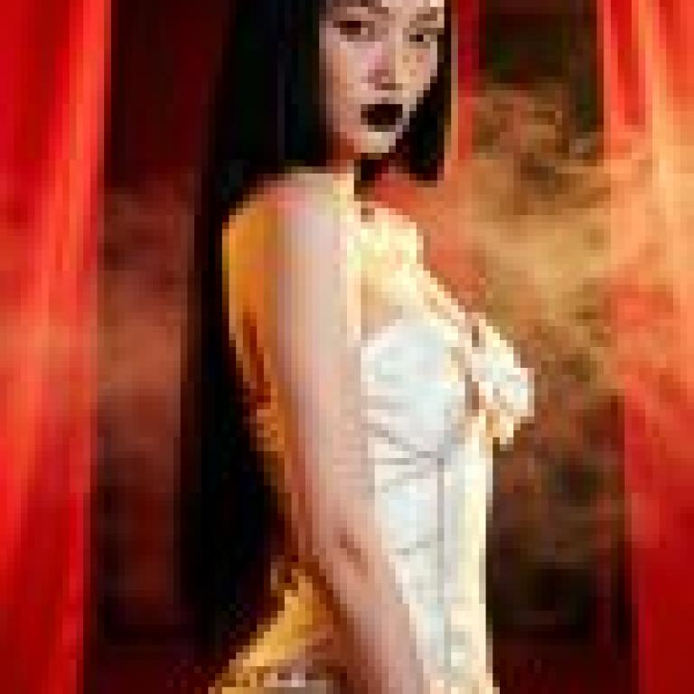 Western style，A woman in black lipstick and a white dress.