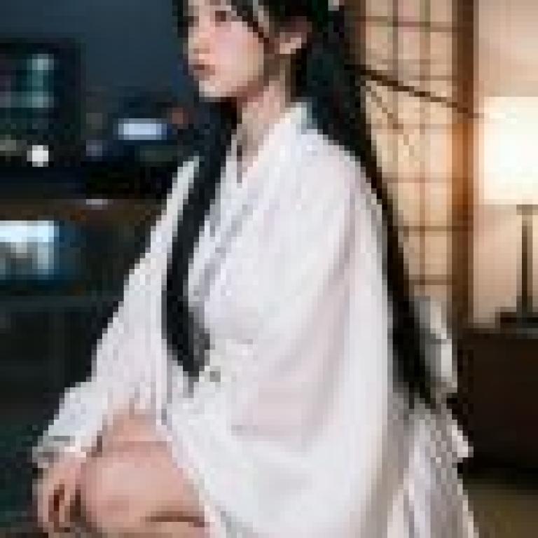 girl，A woman in white dress with hair bow.