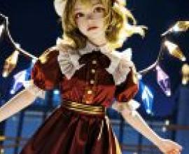 手機桌布，Flandre Scarlet Touhou，寫實，一個戴著帽子、看起來很驚訝的女孩。