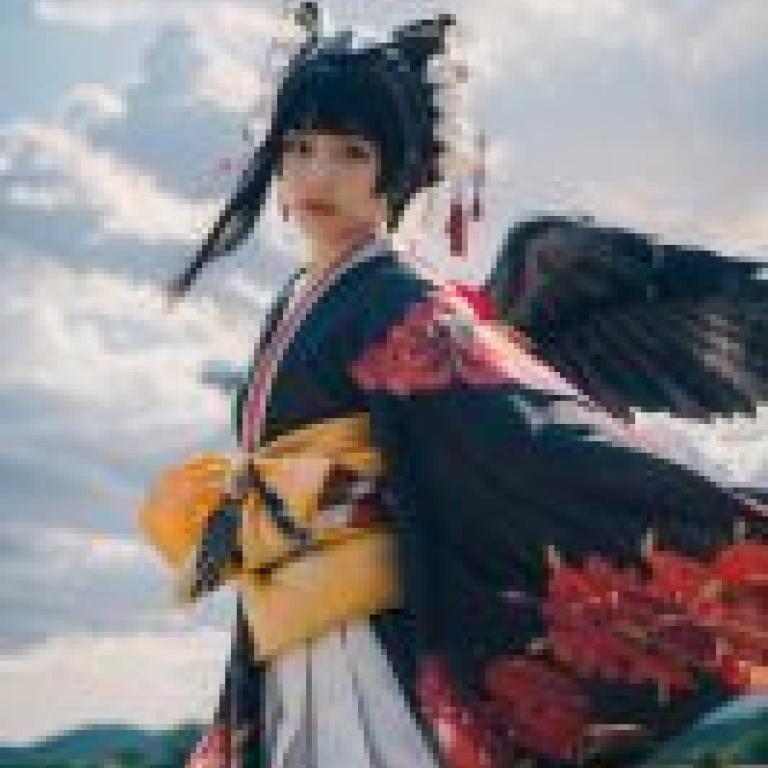 女天狗（傳統風格，無論生死），女子頭上戴著紅色花朵。