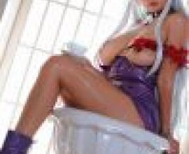 Beautiful and fashionable，A doll sits on a pedestal outside.
