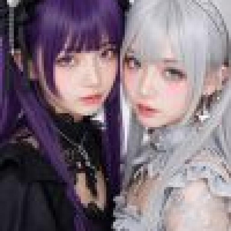 女孩，紫灰色頭髮，紫色眼睛。
