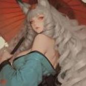 Fox Fairy，A cat girl holding umbrella with red leaves in background.
