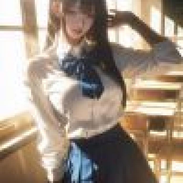 Beautiful girl，A woman with a ponytail in a blue bow.
