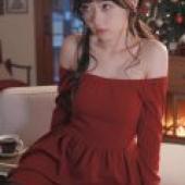 ZIT ATR，The woman is wearing a red dress.