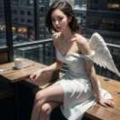 城市中的天使幽靈，一個穿著白裙、長著天使翅膀的女孩