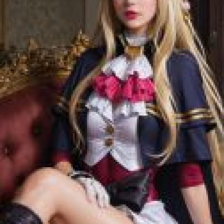 Mahoutsukai Reimeiki Roux，A doll-like woman dressed in the costume of a princess.