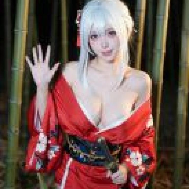 ZIT TRY01，一名手持寶劍、身穿紅色衣服的女子。