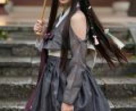 When I was in school，A girl is wearing a kimono.