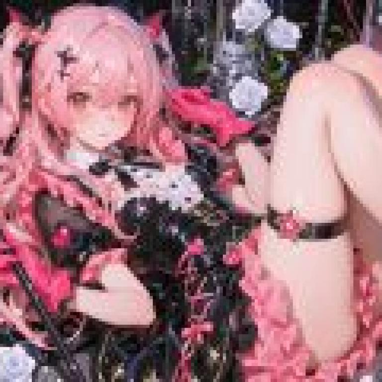 魔法少女花朵，動漫粉紅女孩趴在地上，四肢伸展。