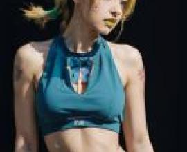 空條徐倫，JOJO的奇妙冒險，一位龐克搖滾時尚女達人。