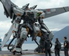 逼真的機器人，海灘上的機器人。