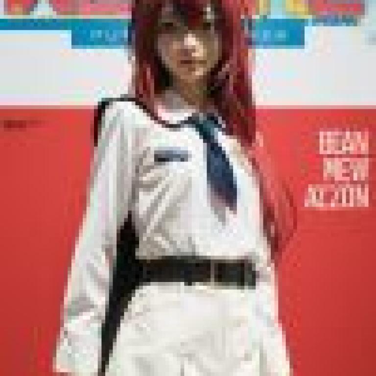 《約會大作戰》中的五河小鳥，是《Kizume》雜誌封面上的紅髮女孩。