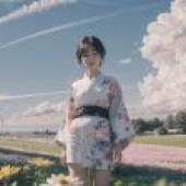 He Fengshan: Kimono Woman Views