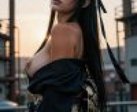 女孩們，這個女孩留著長髮。