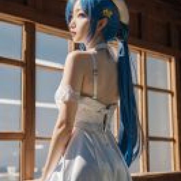 Griseo，Honka，A girl with blue hair and a white dress.