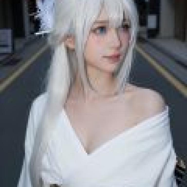 ZIT 01，身穿白衣、藍眼睛的女子。