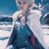 Elsa de Frozen，A woman is dressed in blue and holding her scarf.