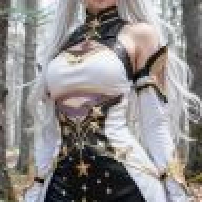 ZIT trans，A woman dressed in cosplay attire.