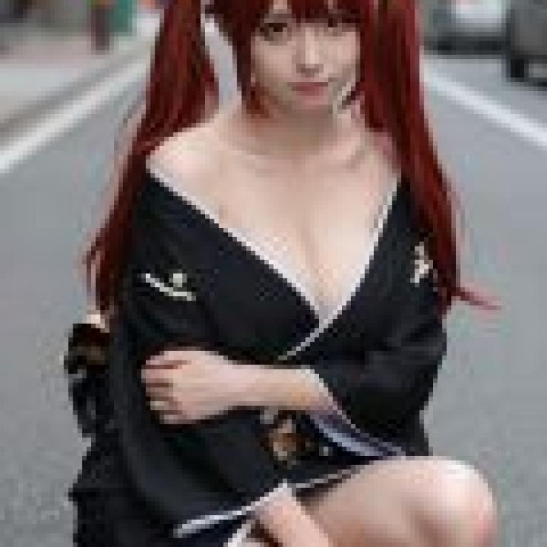ZIT 01，A woman in red hair kneeling down.