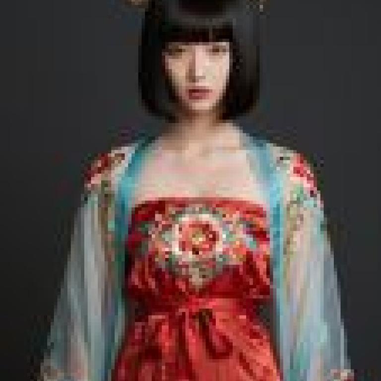 Ancient Chinese beauties，A woman with a red dress.