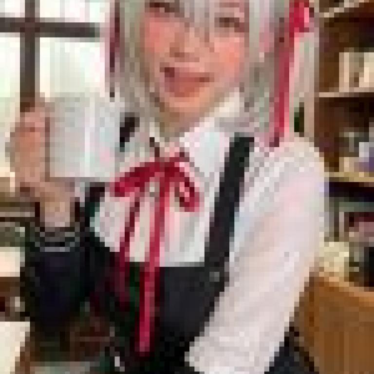 Subduing power，A girl in a costume with two teddy bear ears and holding a cup.