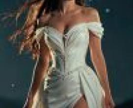 Dance of the Night，A woman wearing a white dress.