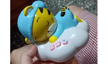 [生活分享] 嬰兒音樂玩具實測：歌少音質差，卻還是能迷倒小朋友？