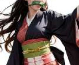 灶門祢豆子，《鬼滅之刃》，女孩身著東方服飾。