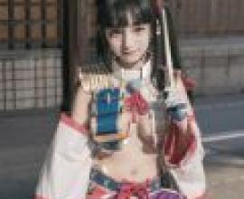 牛若丸，Fate Grand Order，一位身著戲服的女子對著鏡頭擺姿勢。