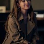 ex girlfriend，A woman in a trench coat.