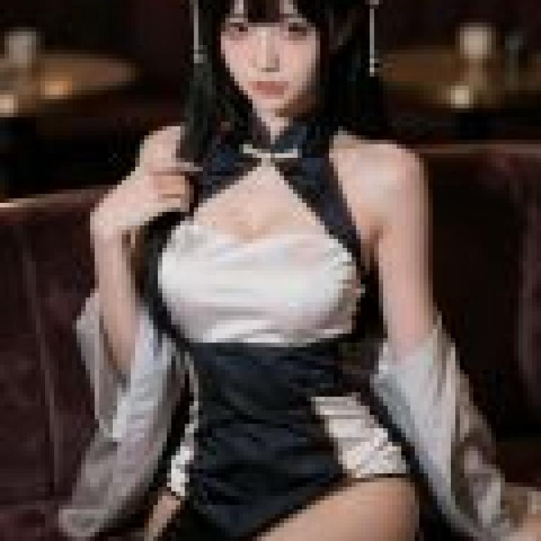 Cheongsam Goddess Fantasy，Asian model in Chinese dress.