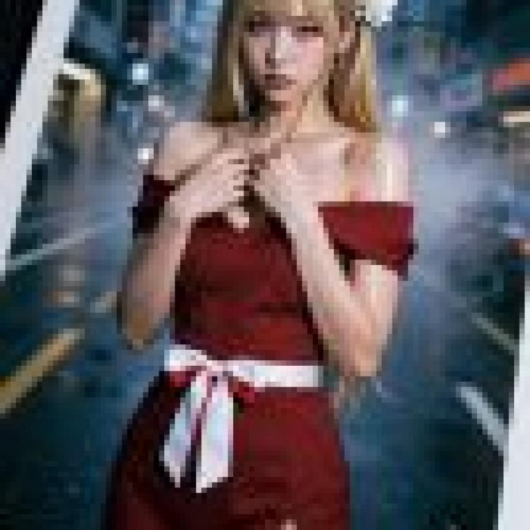 紅風，模特兒身穿紅色衣服。